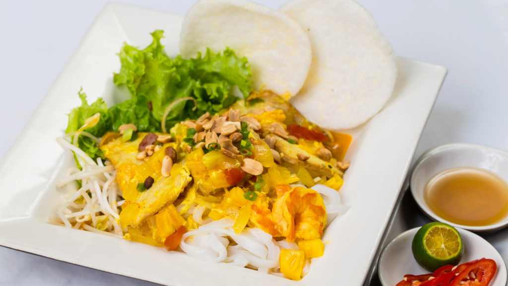 Differences between Mi Quang and Cao Lau noodles in Hoi An