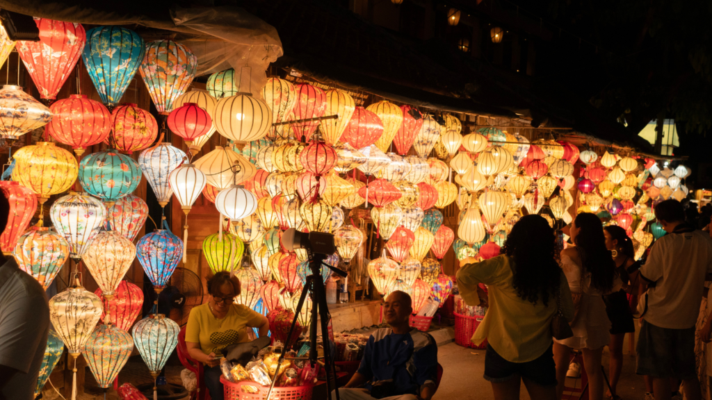 Explore Hoi An night market