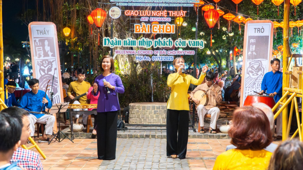 game-hoi-an-at-night.jpg
Bai Choi traditional folk game in Hoi An at night