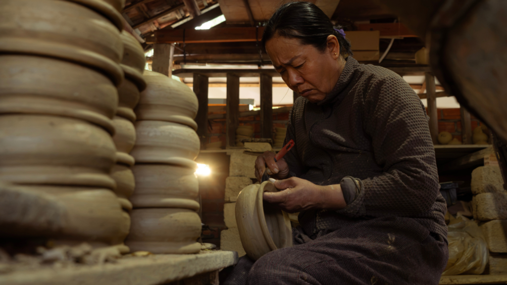 Thanh Ha pottery artisan