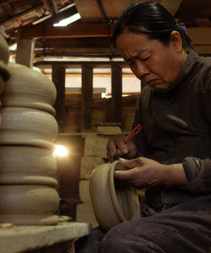 Thanh Ha pottery artisan