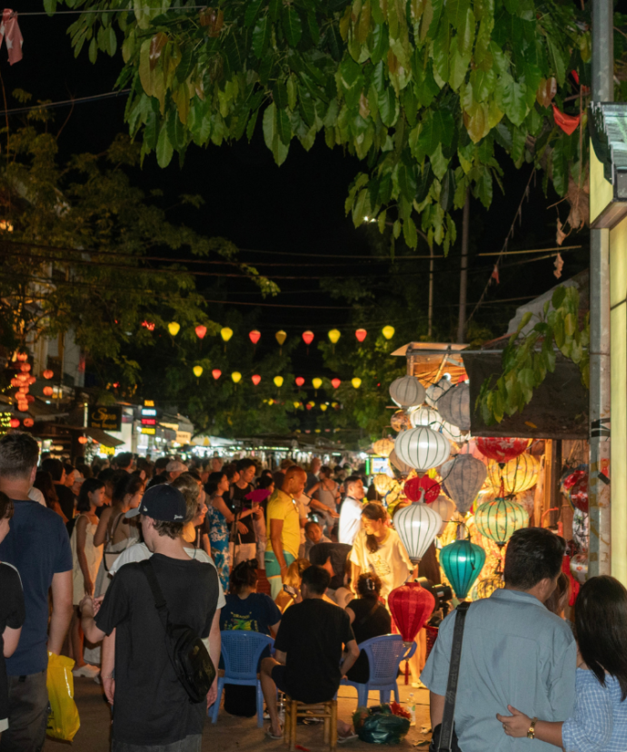 Hoi An Night Market on Nguyen Hoang Street