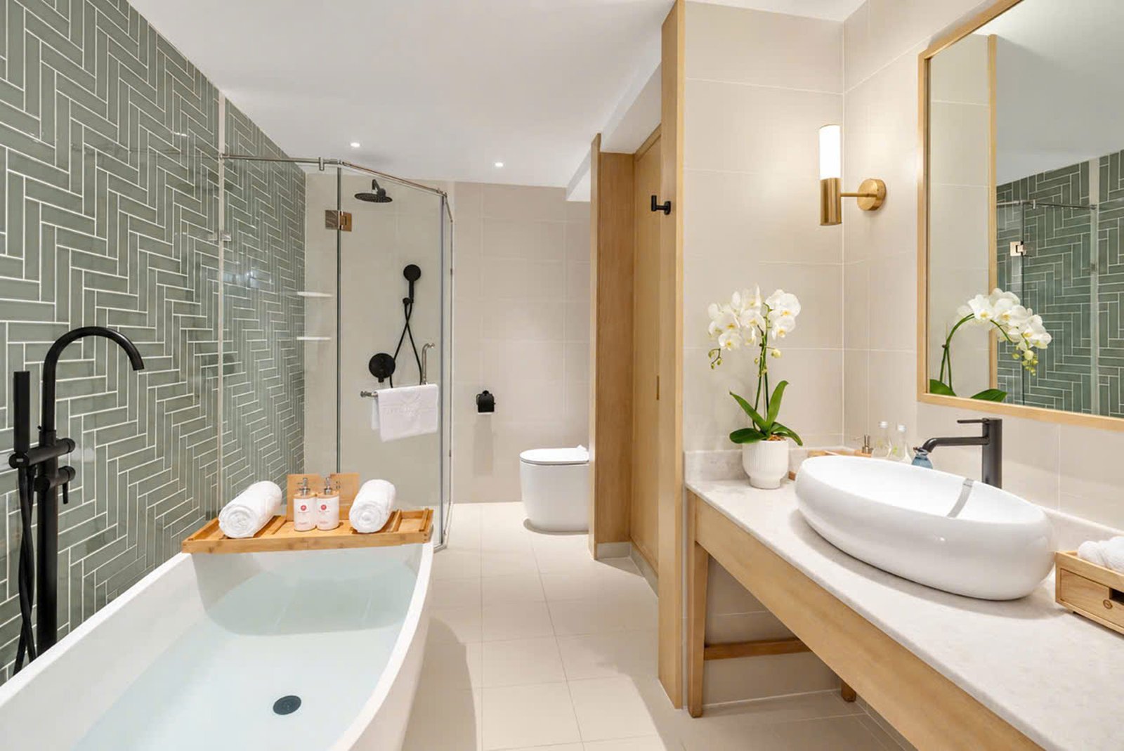 Bathroom with a Soaking Tub at Little Oasis Hoi An