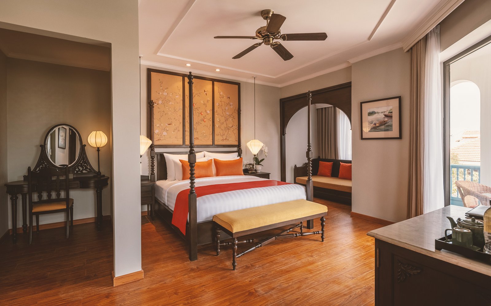 Hoi An Residence Suite with four-poster bed