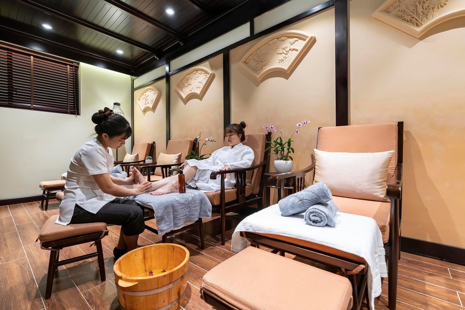 Relaxing foot massage treatment at Little Riverside Spa