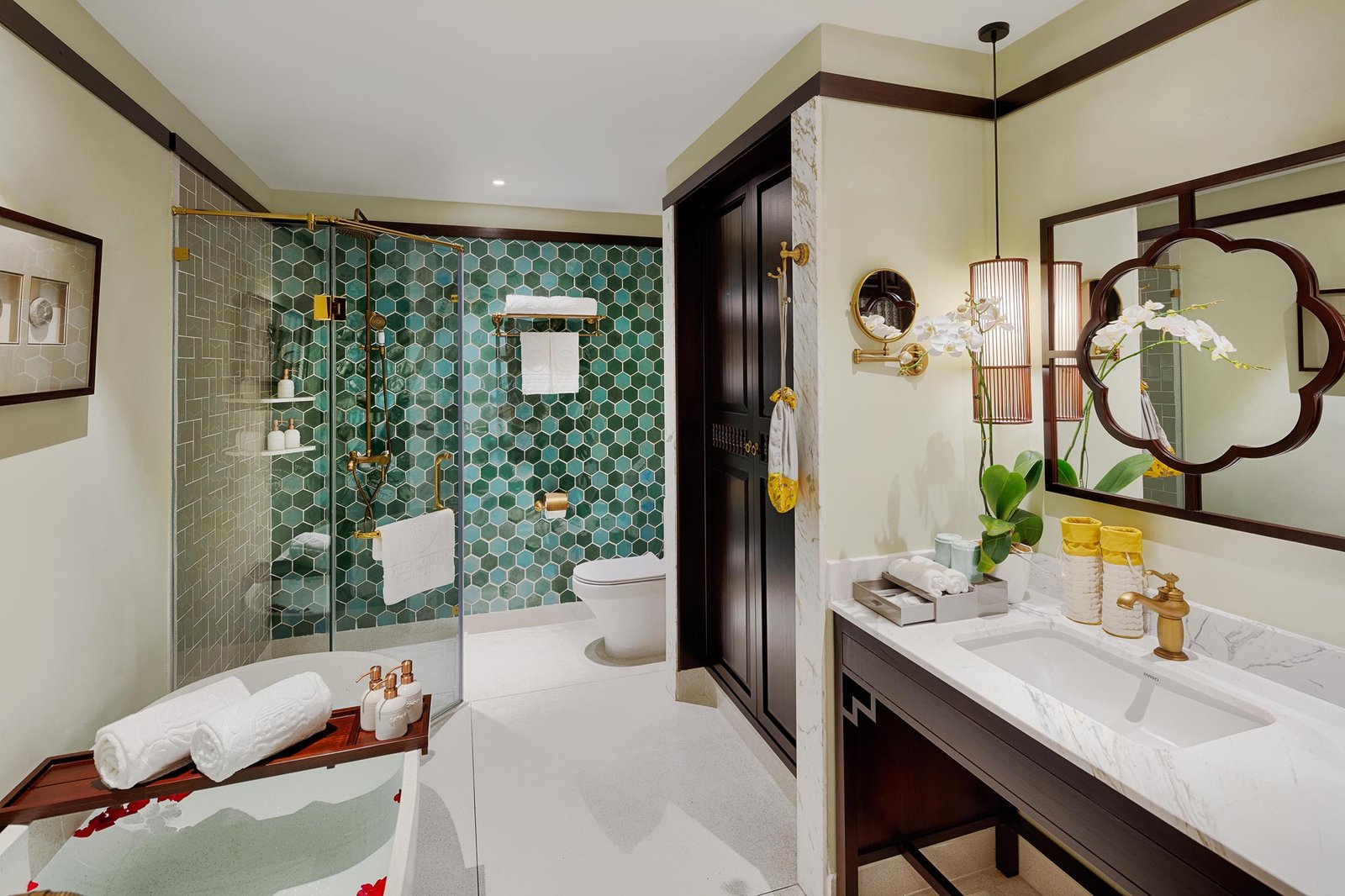 Connecting Suite